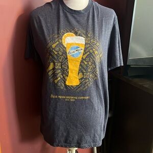 District Very Important Tee Blue Moon Brewing Company L T-Shirt Short Sleeve